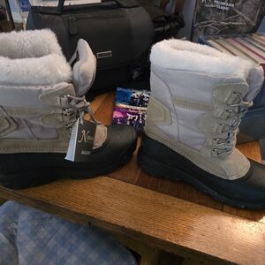 Natural Reflections Women's Winter Boots - Cream and Black